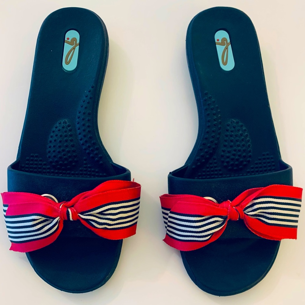 OKA b Sandals Nave Blue w/ Red striped ribbon 🎀  7 NEW!
